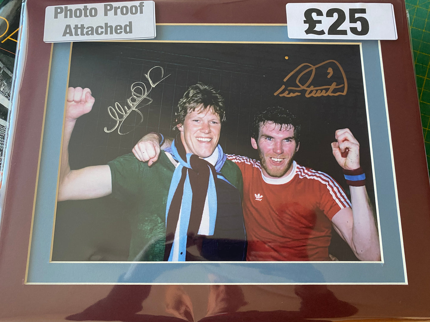 Aston Villa Peter Withe & Nigel Spink personally signed photograph. 1982 European Cup Final
