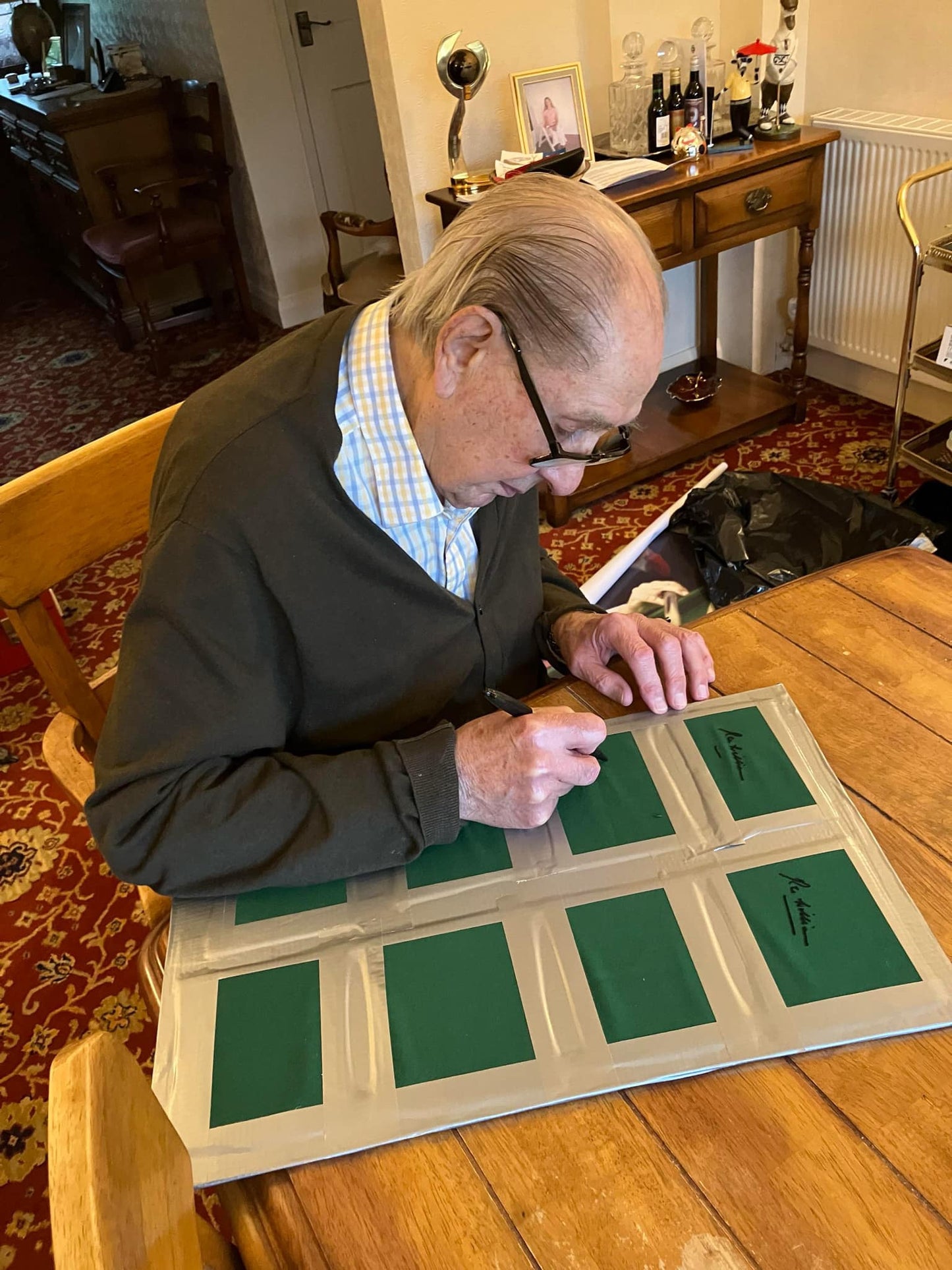 Snooker Rex Williams personally signed baize display.