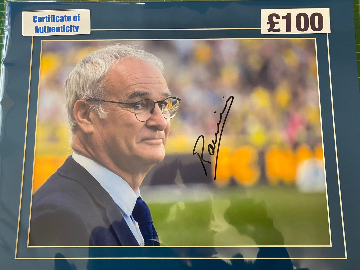 Leicester City Claudio Ranieri personally signed Leicester City 2015/2016 Premier League Champions photograph.