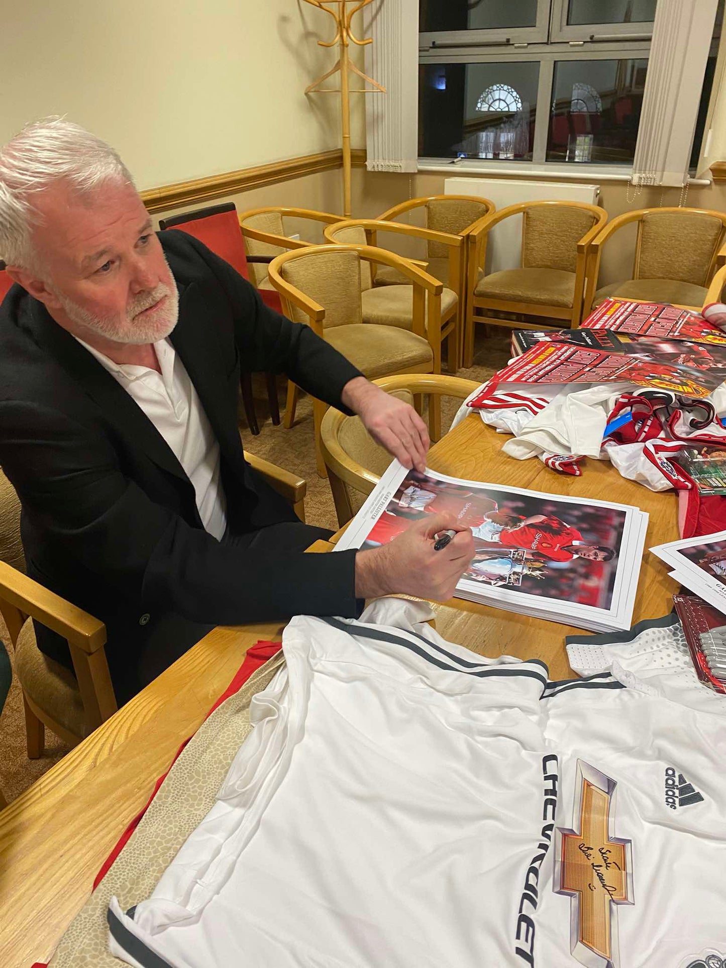 Manchester United Gary Pallister personally signed autobiography