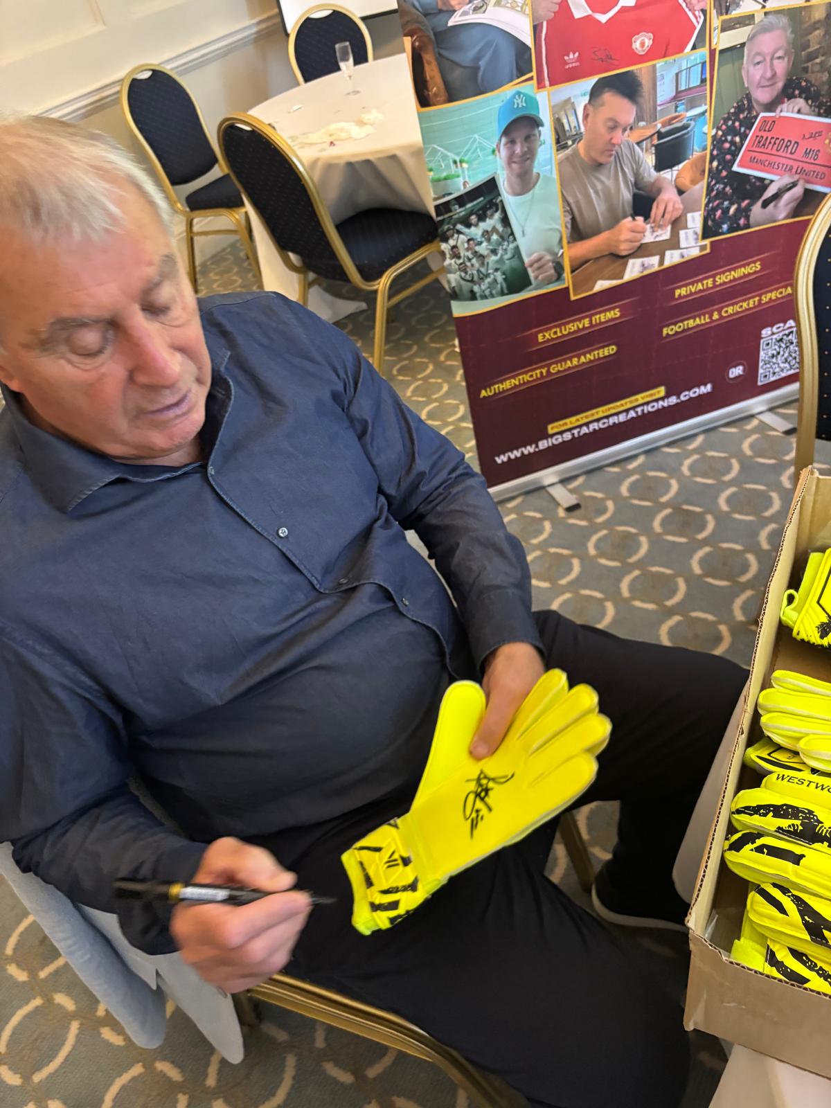 England Peter Shilton personally signed Goal keeper glove