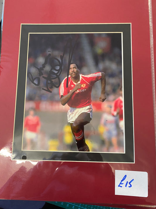 Manchester United Viv Anderson personally signed photograph