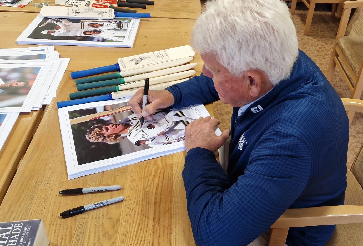 Cricket South Africa Barry Richards personally signed mini S/A bat