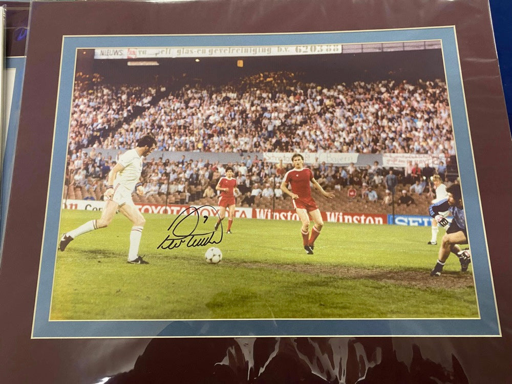 Aston Villa Peter Withe personally signed photograph 1982 European Cup Final.