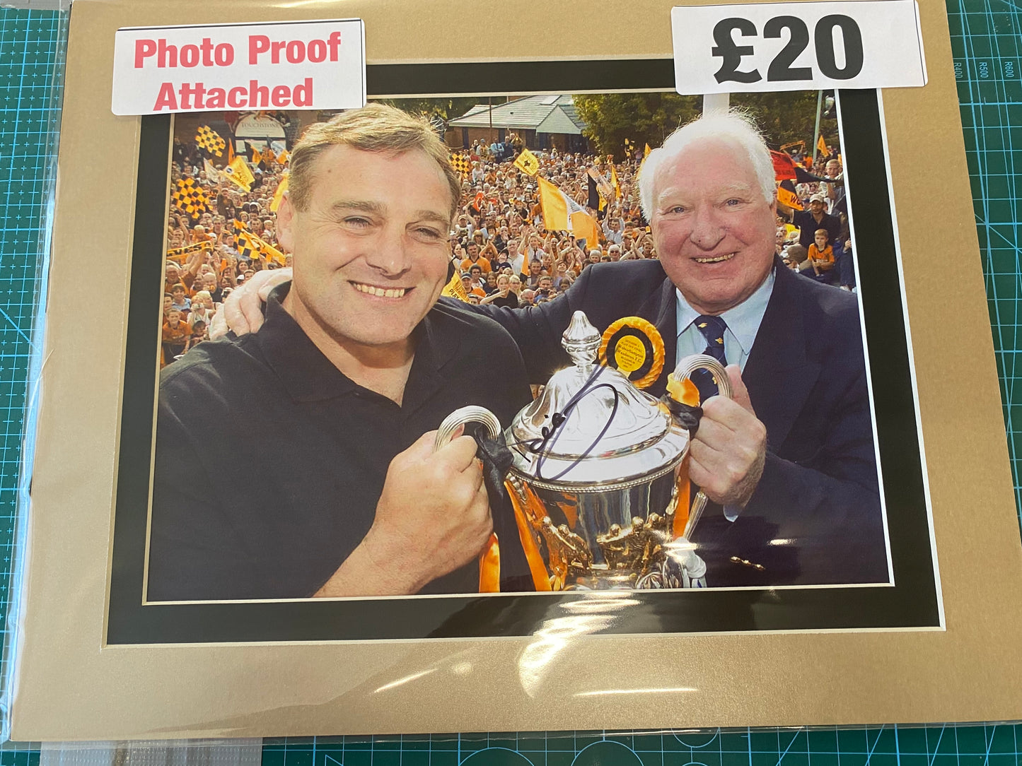 Wolverhampton Wanderers Manager Dave Jones personally signed photograph