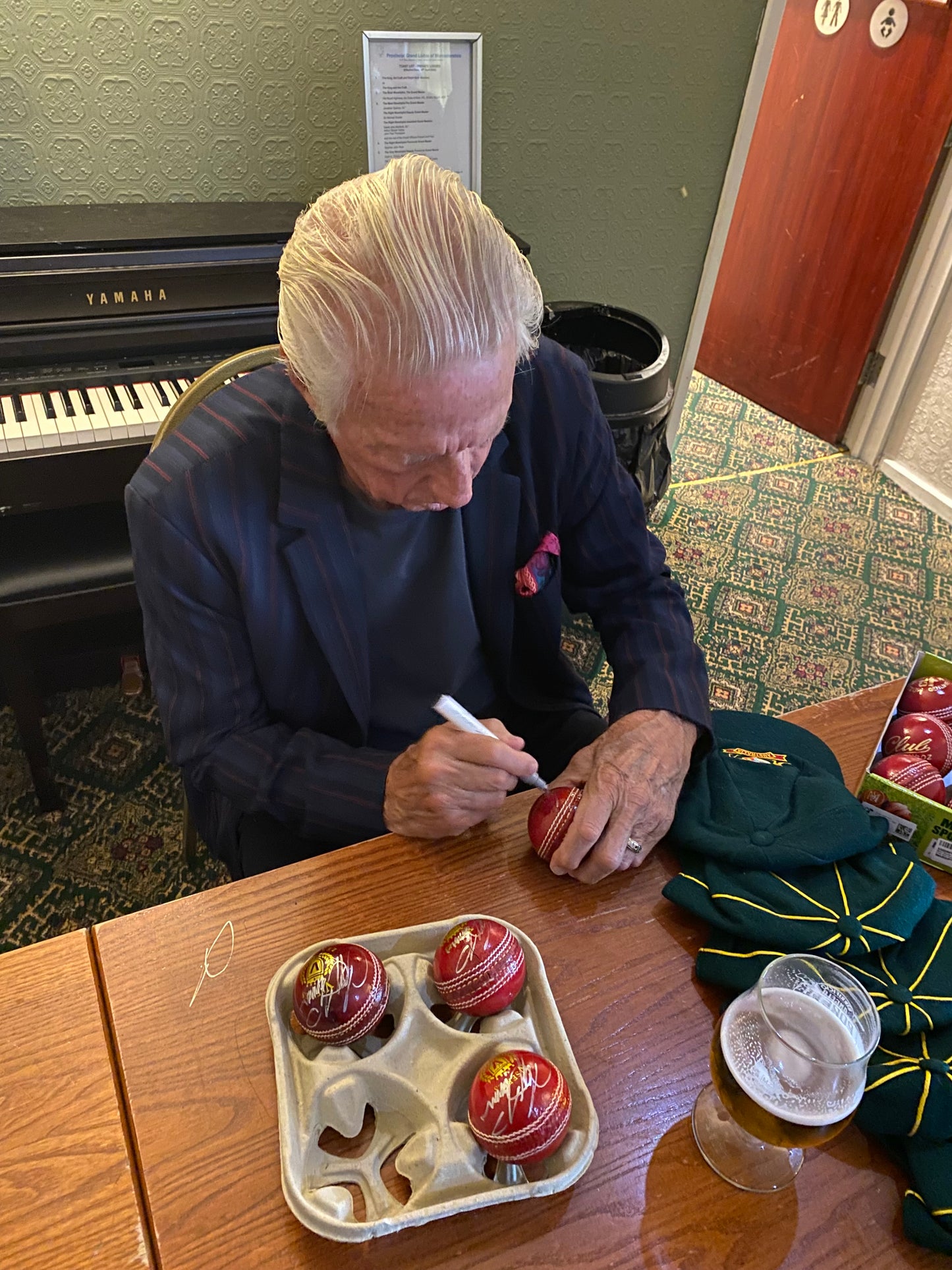 Cricket Australian former fast bowler Jeff Thomson personally signed cricket ball