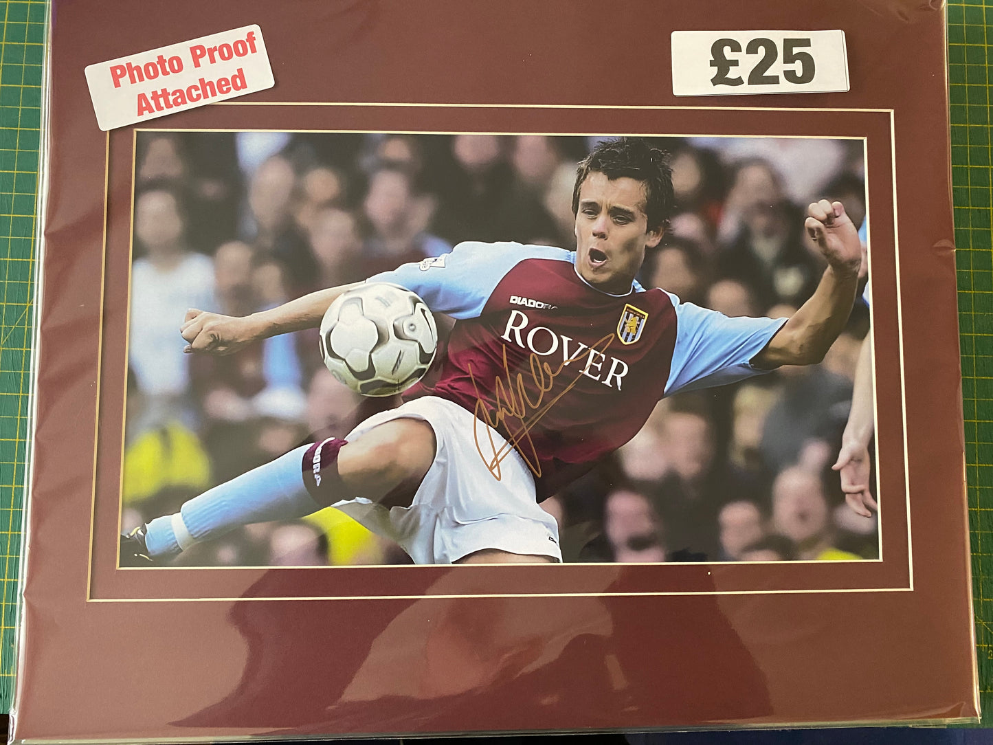 Aston Villa Lee Hendrie personally signed photograph