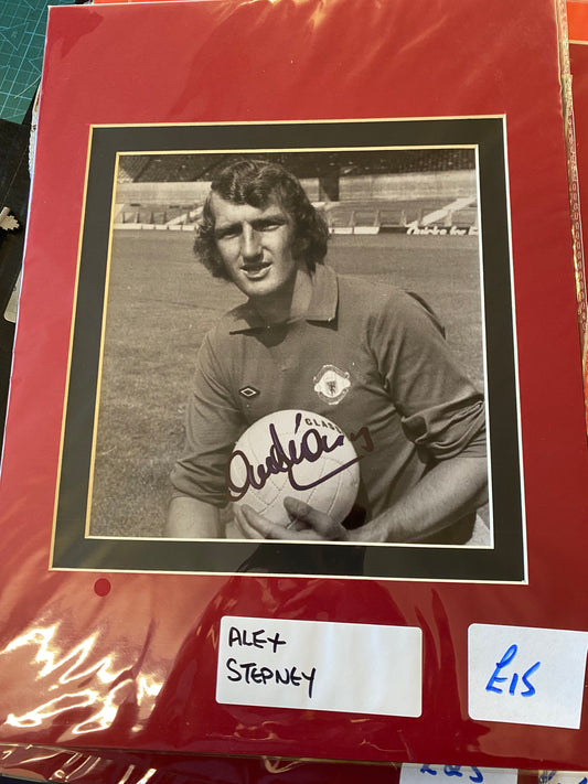 Manchester United Alex Stepney personally signed photograph