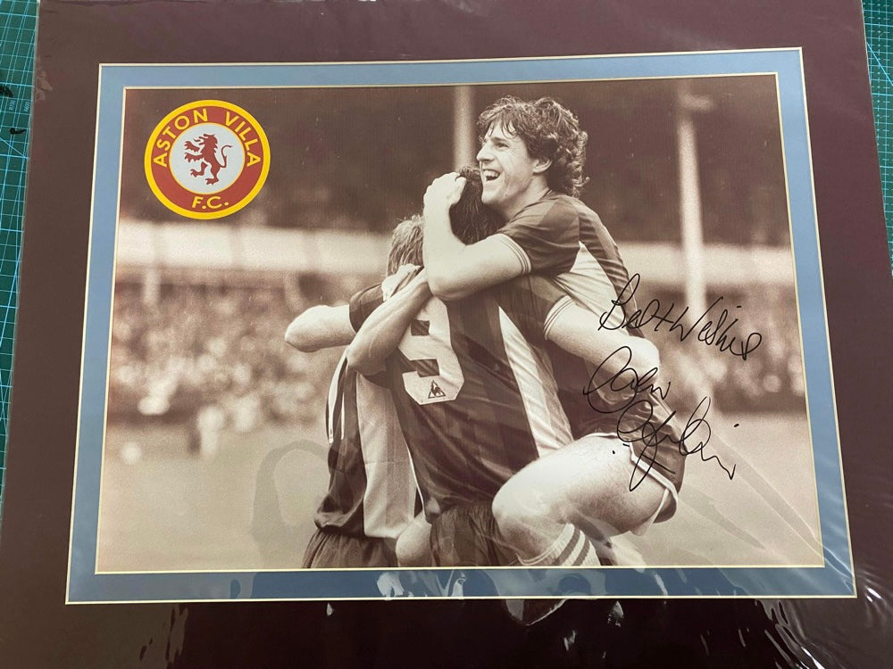 Aston Villa Colin Gibson personally signed photograph