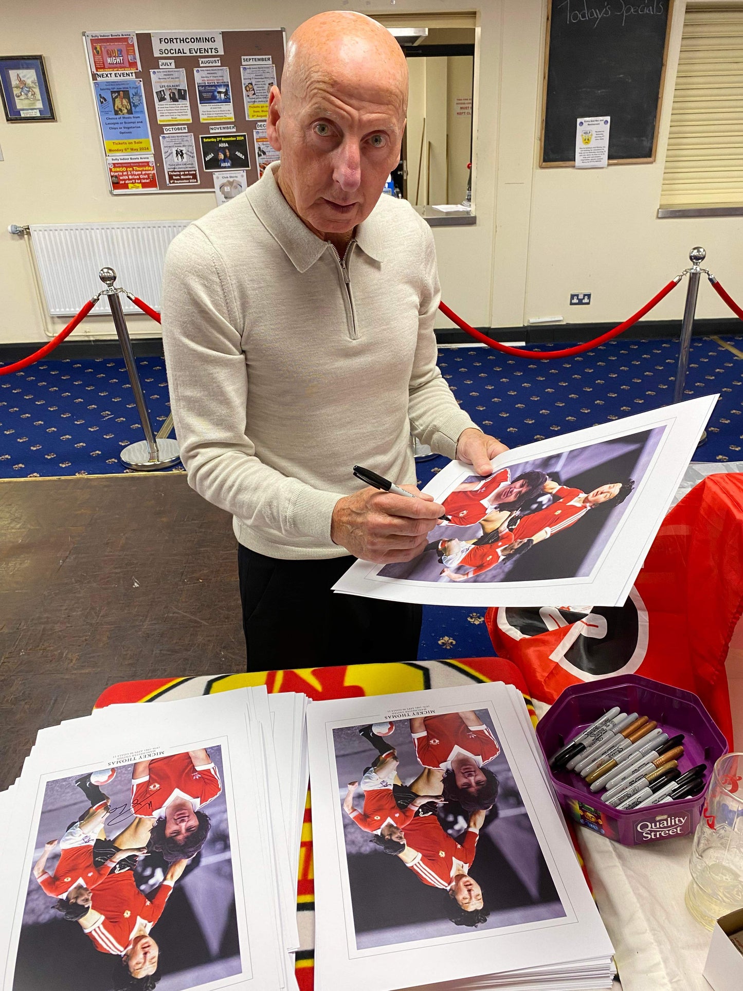 Manchester United Mickey Thomas personally signed limited edition print