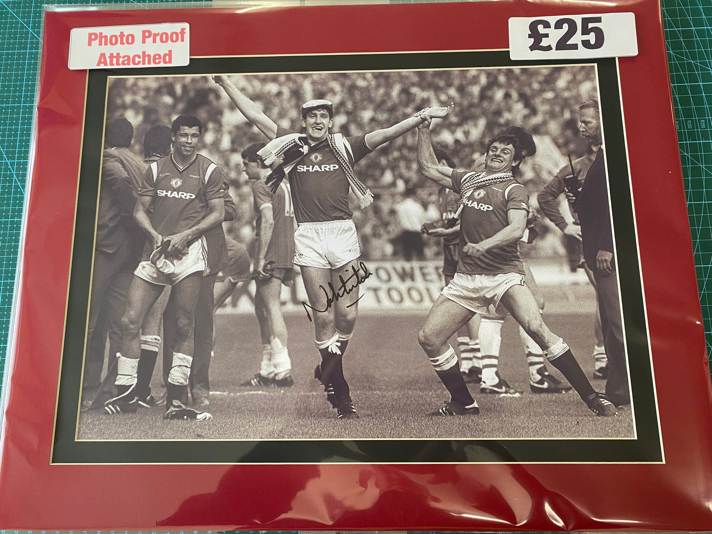 Manchester United Norman Whiteside personally signed photograph