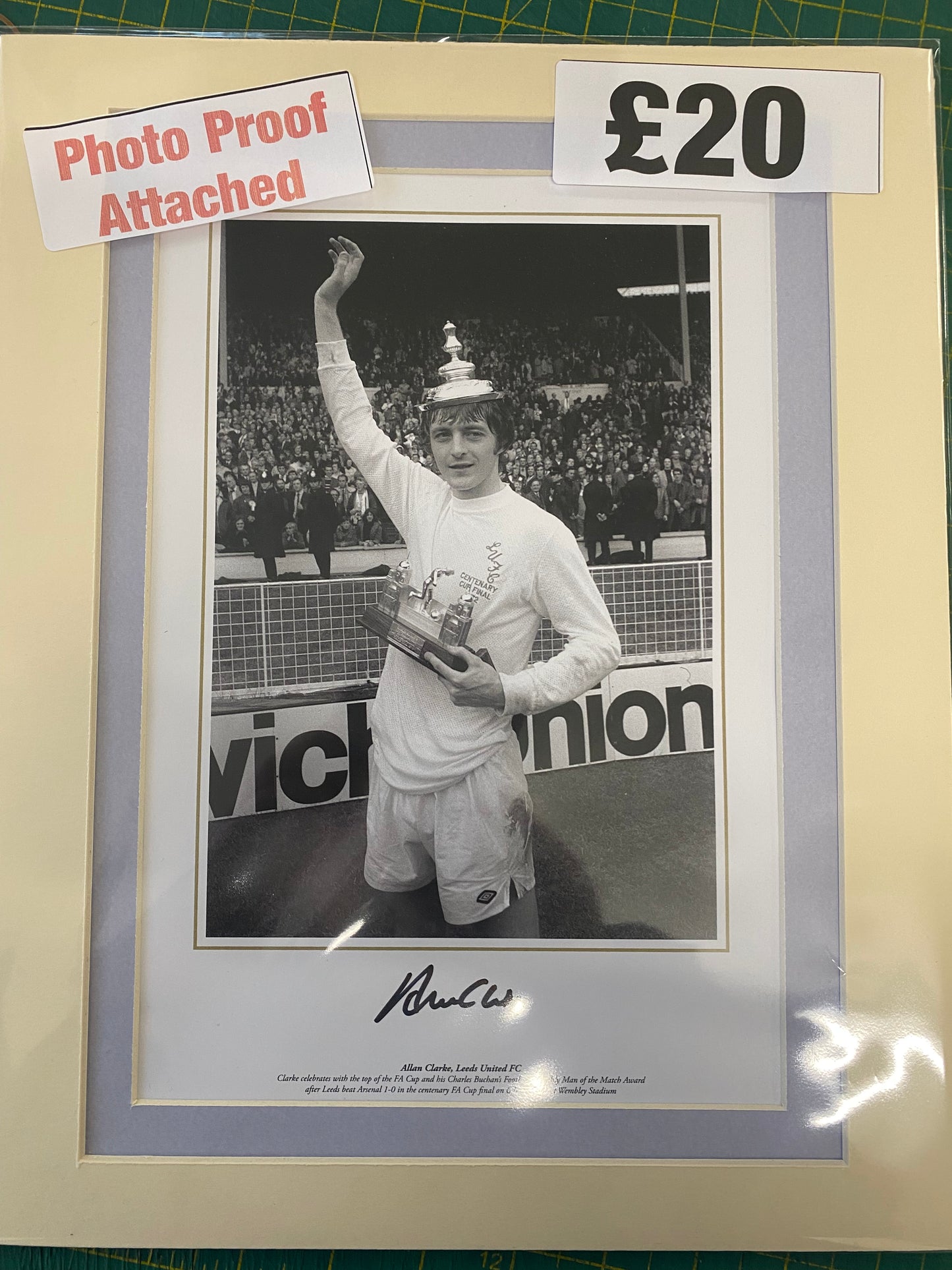 Leeds United Allan Clarke personally signed photograph