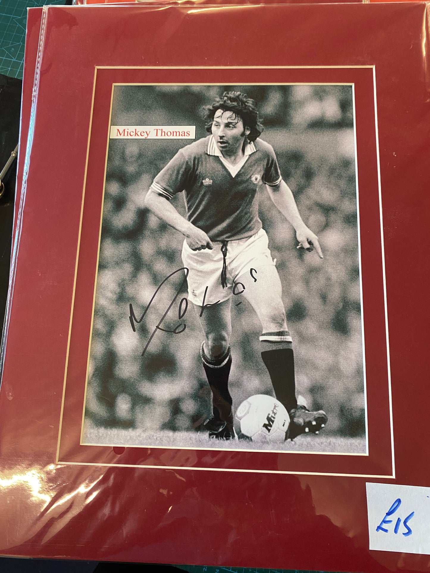 Manchester United Mickey Thomas personally signed photograph