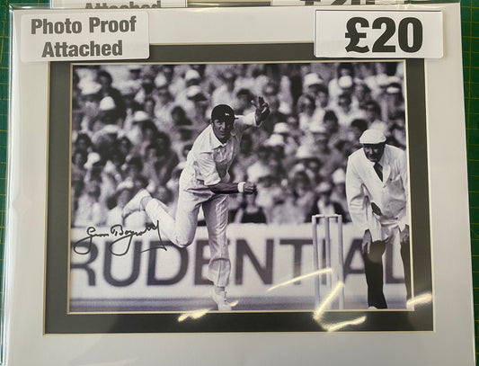 Cricket Geoffrey Boycott bowling personally signed photograph