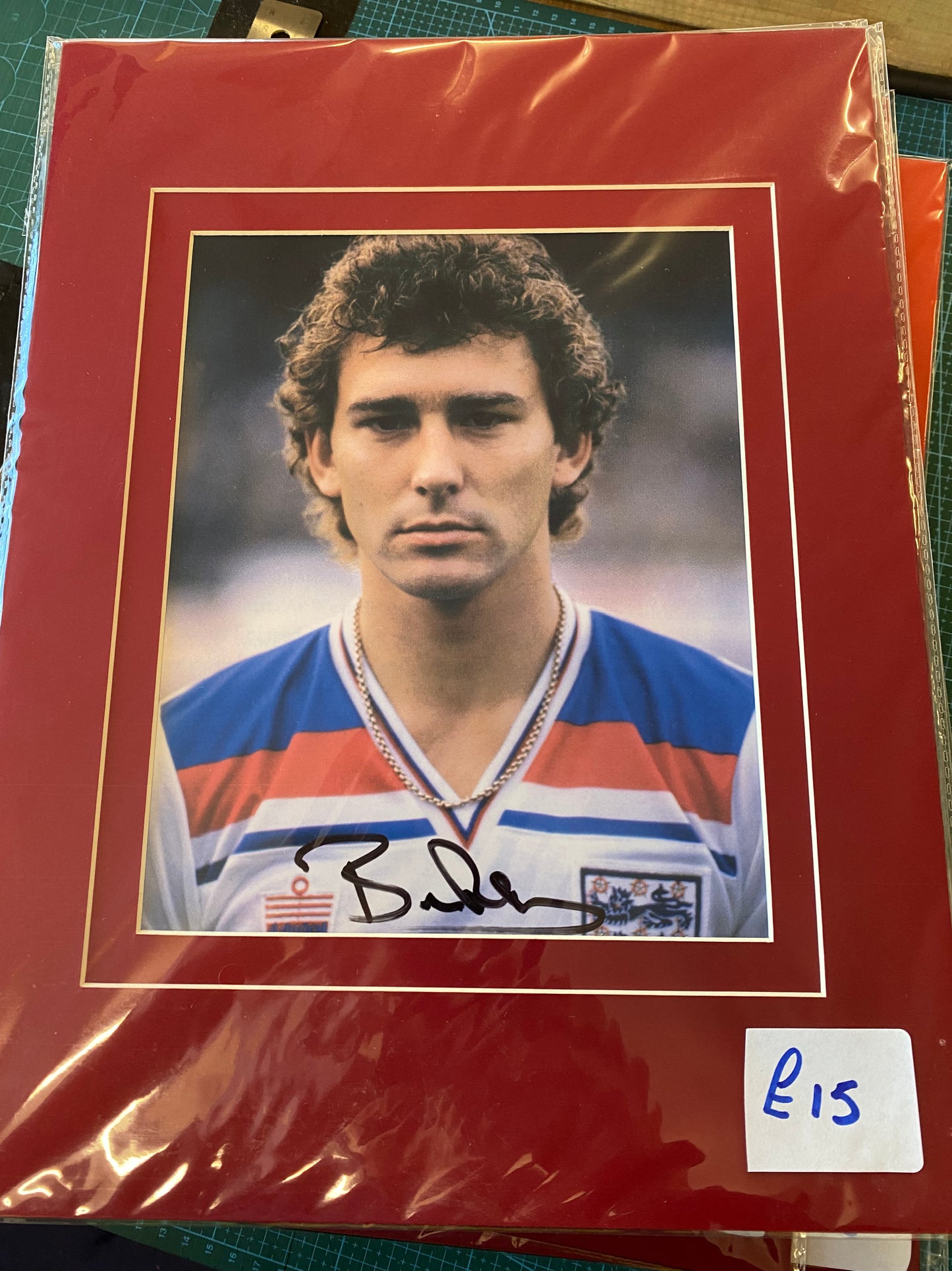 Manchester United & England Bryan Robson personally signed photograph