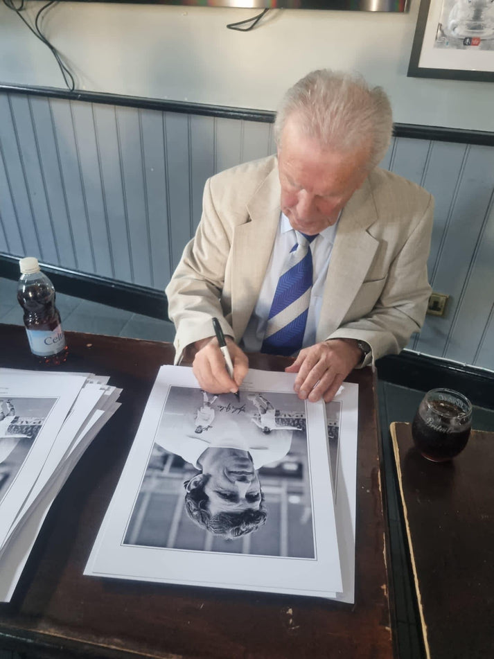 West Bromwich Albion Johnny Giles personally signed photograph