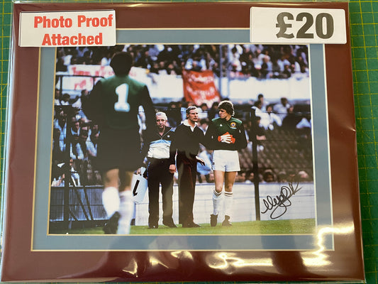Aston Villa Nigel Spink personally signed photograph. 1982 European Cup Final.