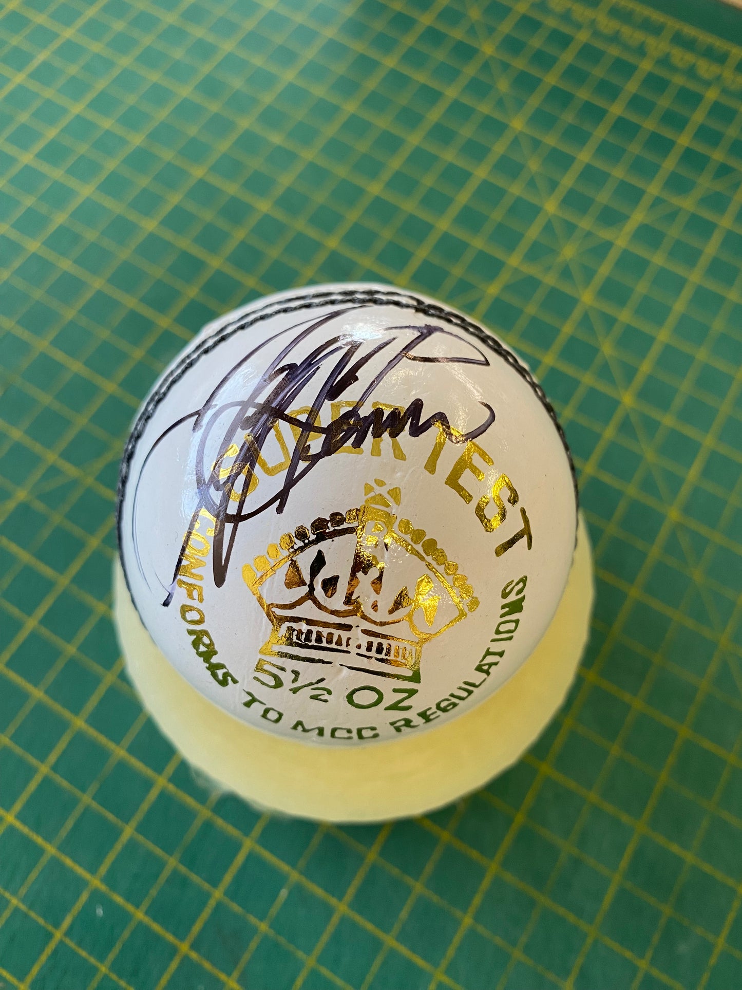 Cricket Australian fast bowler Jeff Thomson personally signed white cricket ball