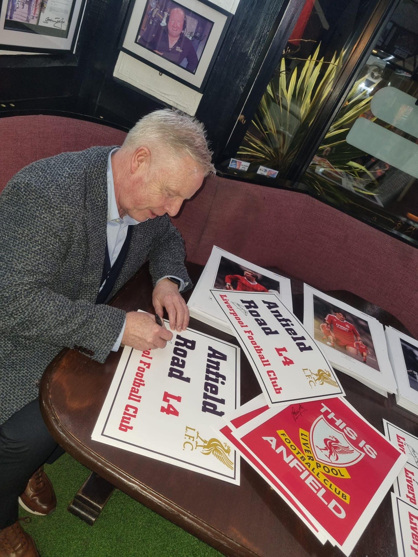 Liverpool Sammy Lee personally signed photograph