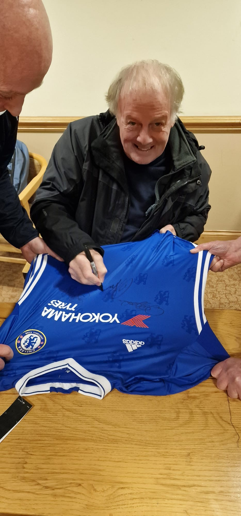 Chelsea Replica shirt personally signed by Kerry Dixon, Pat Nevin and David Speedie.