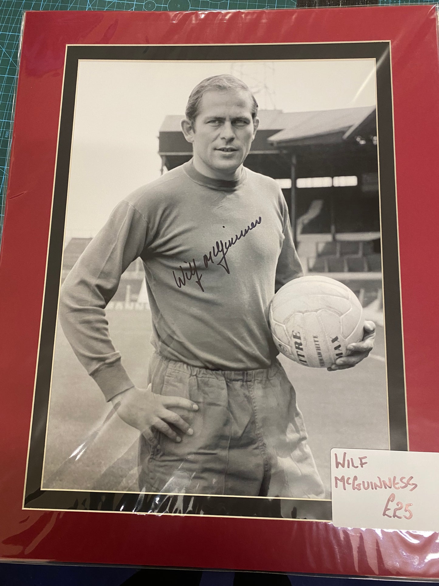 Manchester United Wilf McGuinness player personally signed photograph