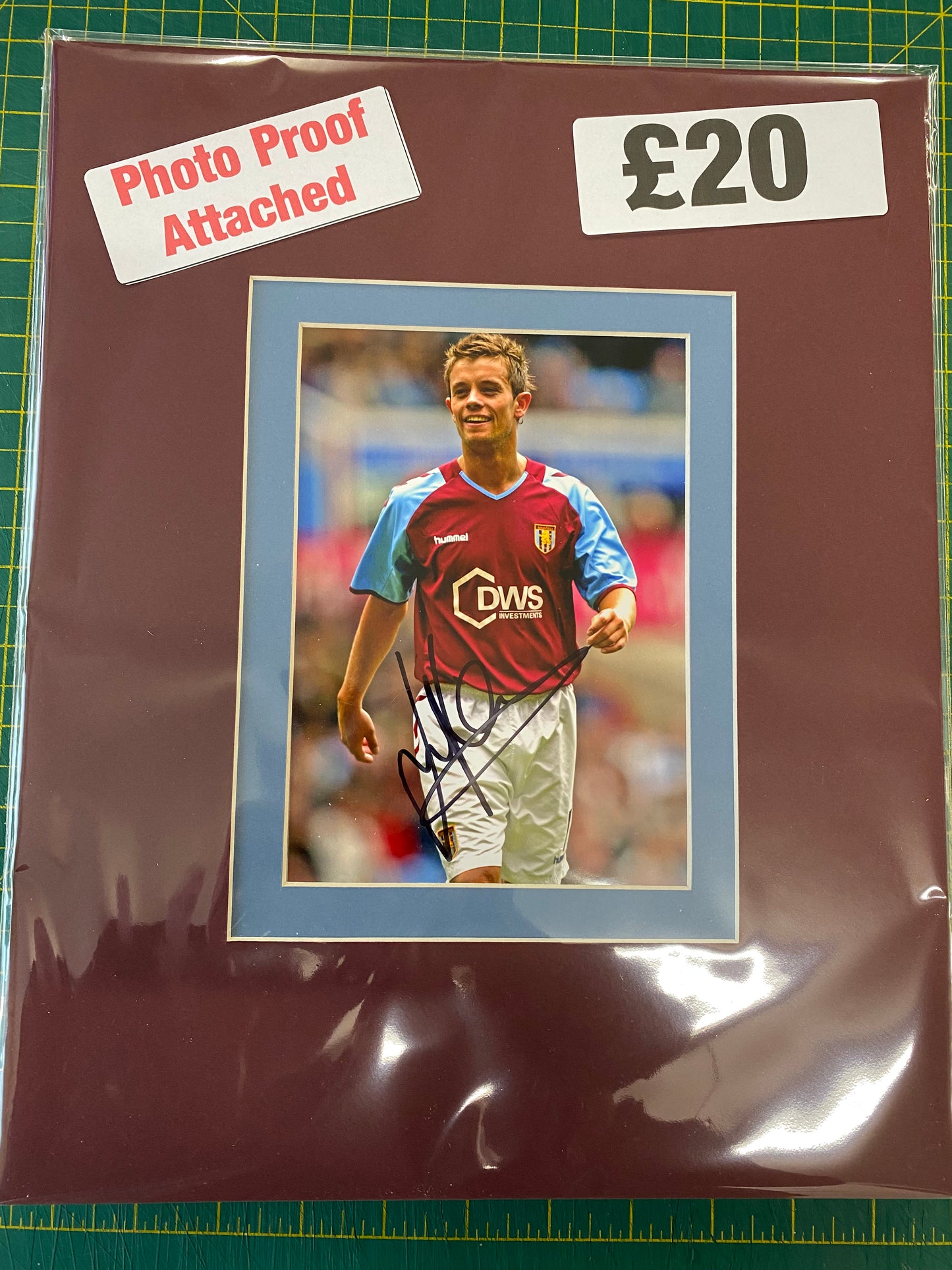 Aston Villa Lee Hendrie personally signed photograph