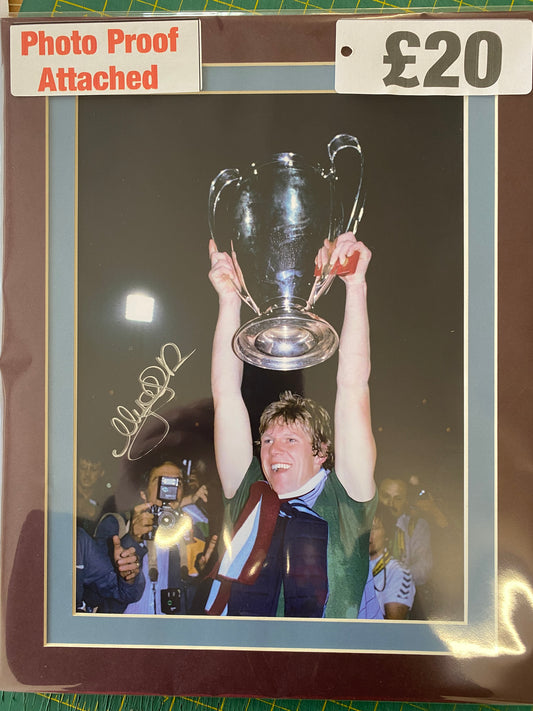 Aston Villa Nigel Spink personally signed photograph. 1982 European Cup Final