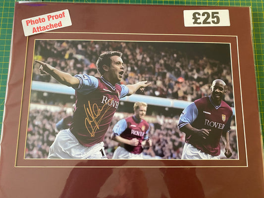 Aston Villa Lee Hendrie personally signed photograph