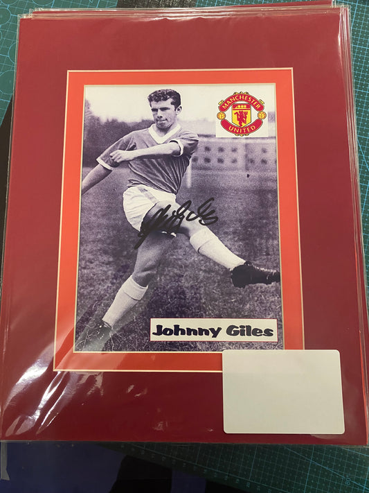 Manchester United Johnny Giles personally signed photograph