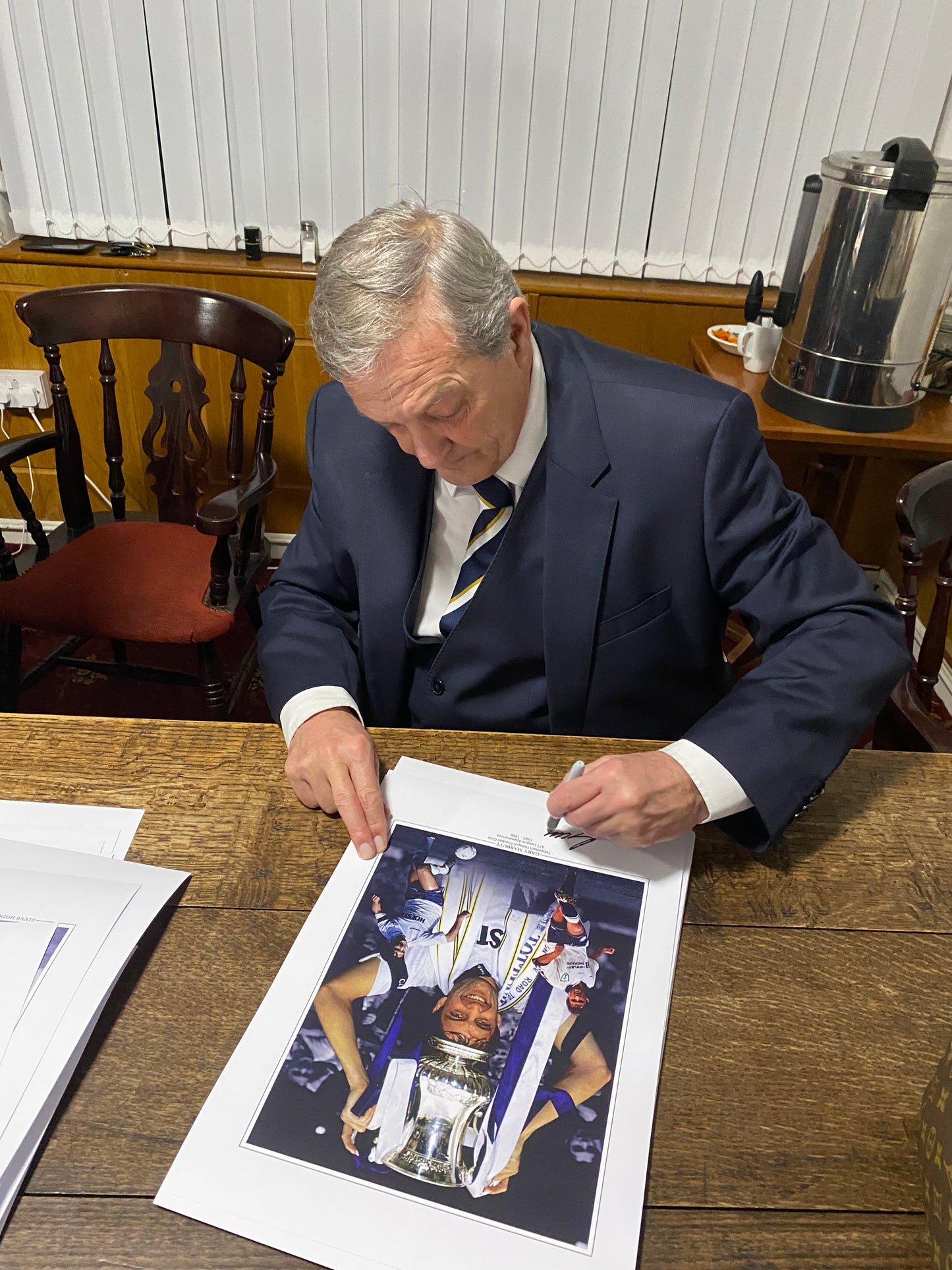 Tottenham Hotspur road sign print personally signed by Gary Mabbutt, Paul Walsh, Steve Hodge & Garry Brooke