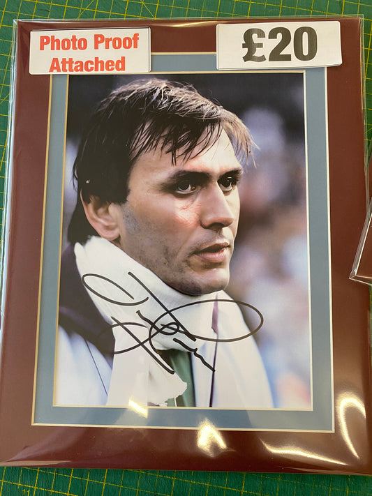 Aston Villa Jimmy Rimmer personally signed photograph. 1982 European Cup Final book