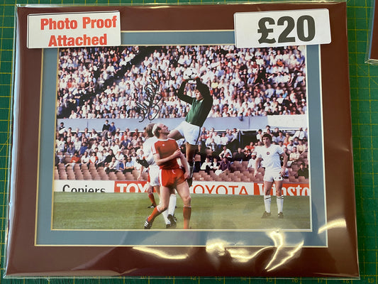 Aston Villa Nigel Spink personally signed photograph. 1982 European Cup Final book