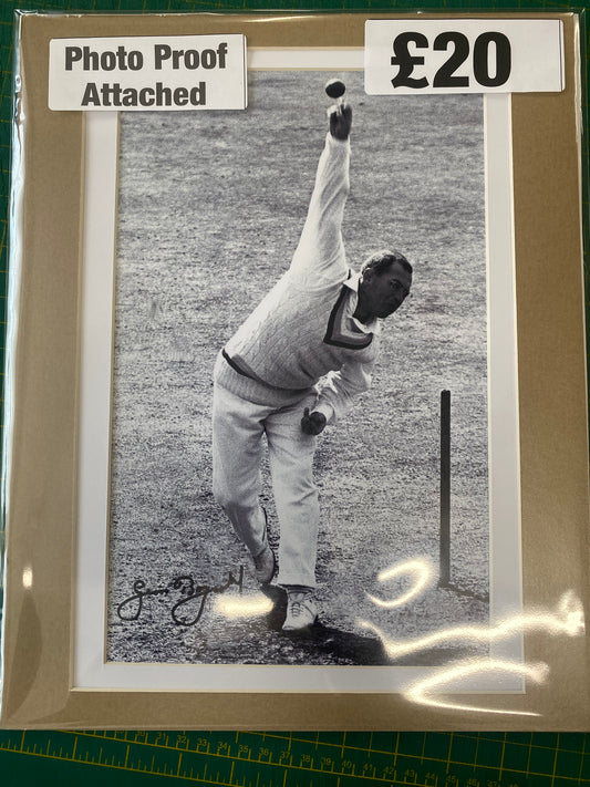 Cricket Geoffrey Boycott bowling personally signed photograph