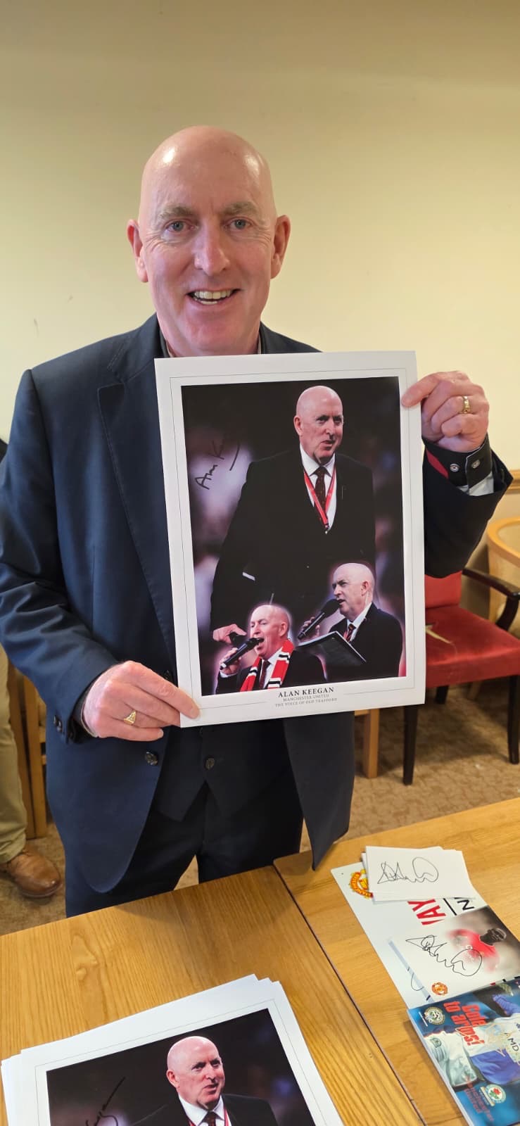 Manchester United Alan Keegan The Voice of Old Trafford personally signed limited edition montage