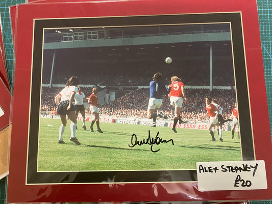 Manchester United Alex Stepney personally signed photograph