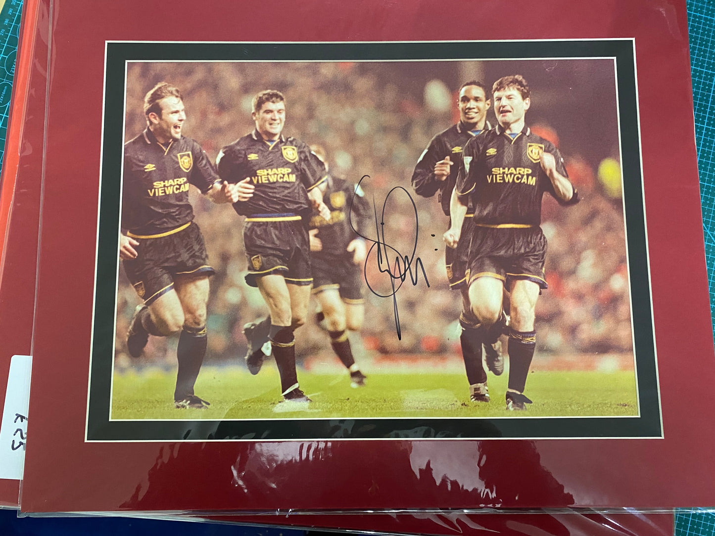 Manchester United Denis Irwin personally signed photograph