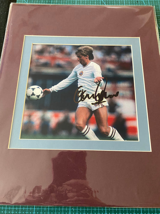 Aston Villa Gary Shaw personally signed photograph