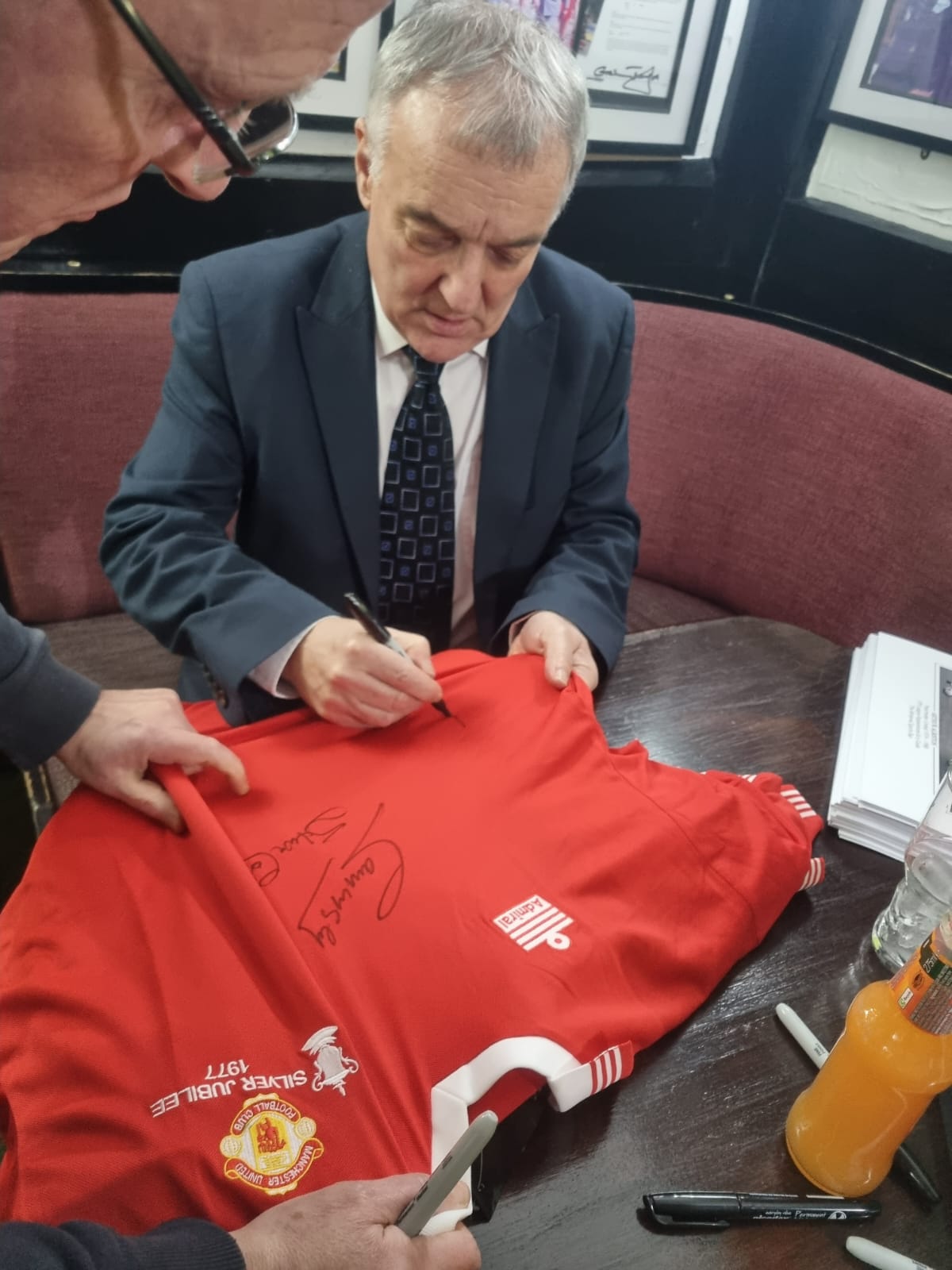 Manchester United 1977 FA Cup Final display personally signed by 5.