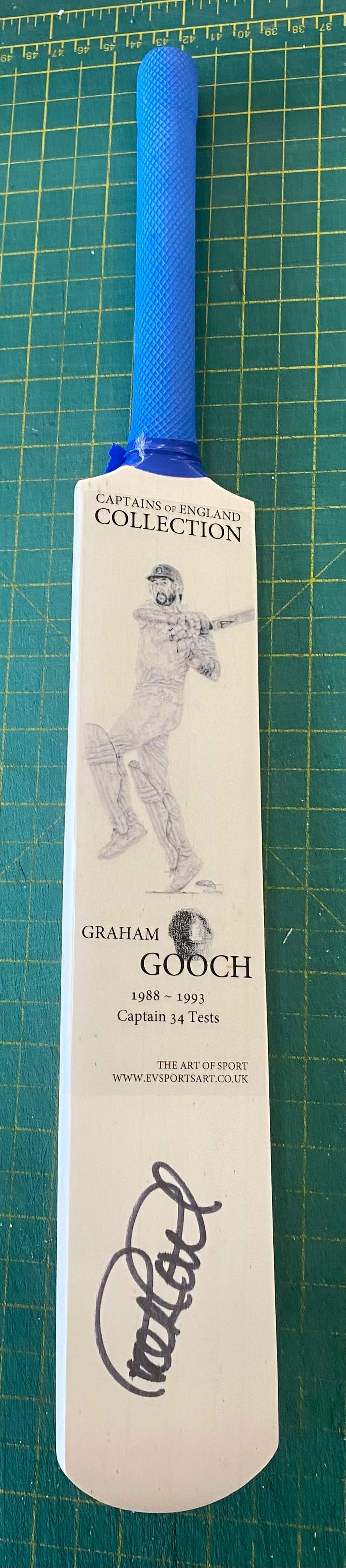 Cricket Graham Gooch personally signed mini cricket bat