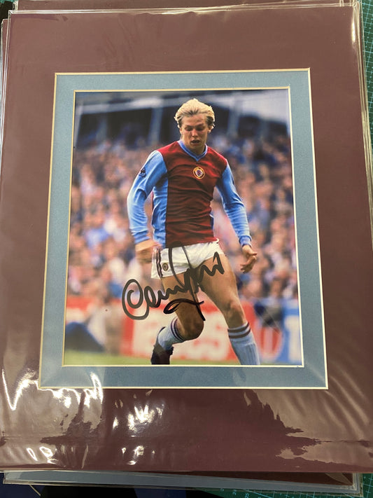 Aston Villa Gary Shaw personally signed photograph