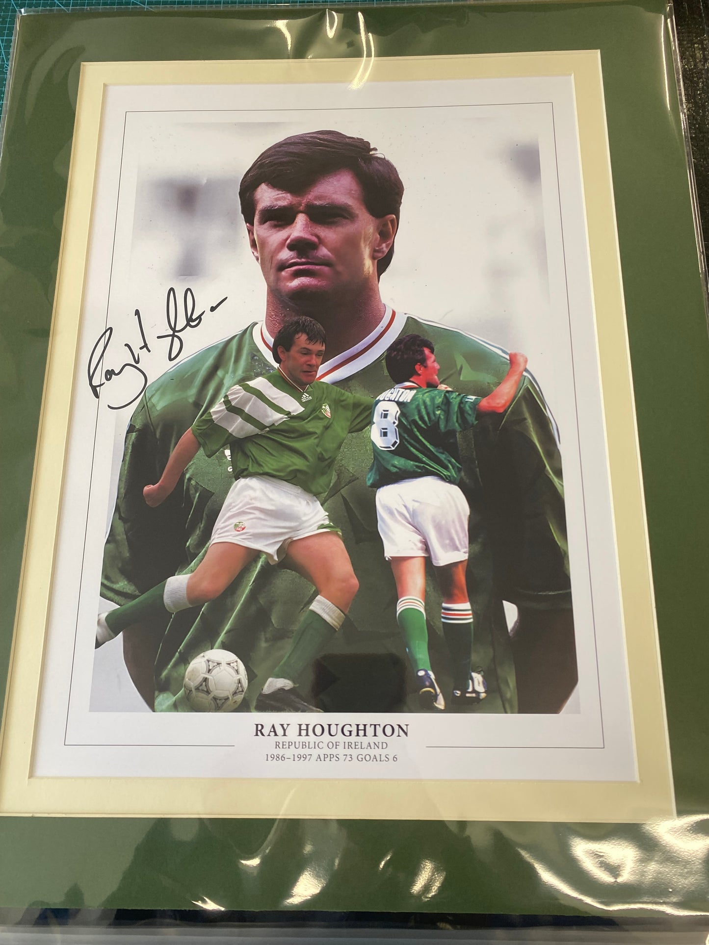 Republic of Ireland Ray Houghton personally signed limited edition print