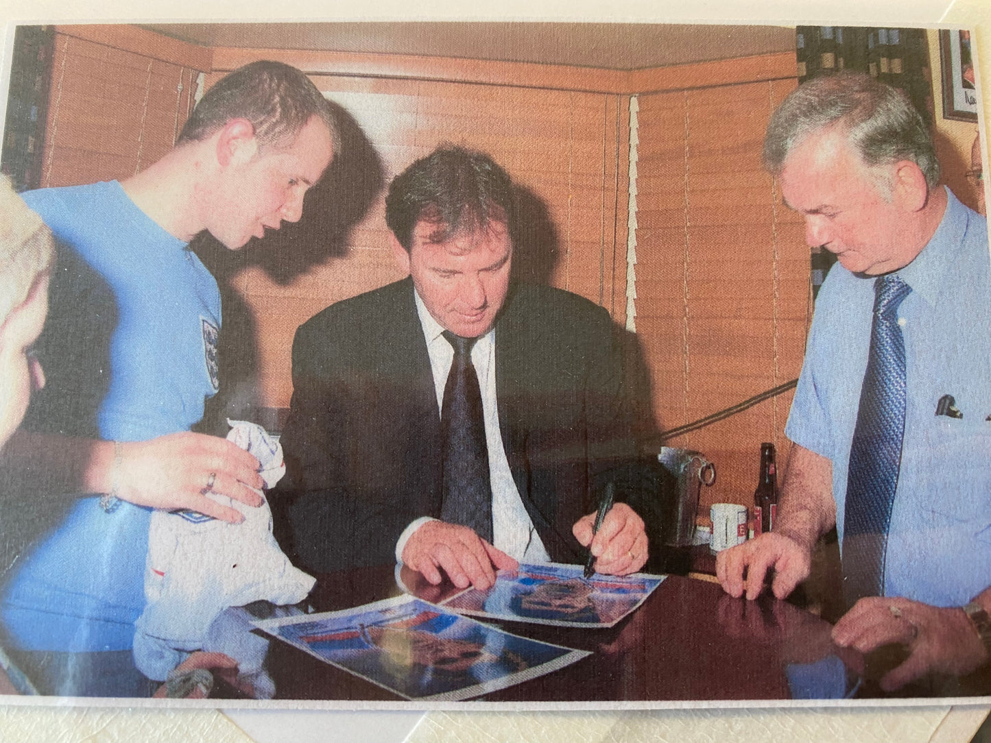 Manchester United & England Bryan Robson personally signed photograph