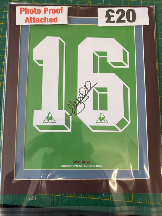 Aston Villa Nigel Spink personally signed No 16 card. 1982 European Cup Final