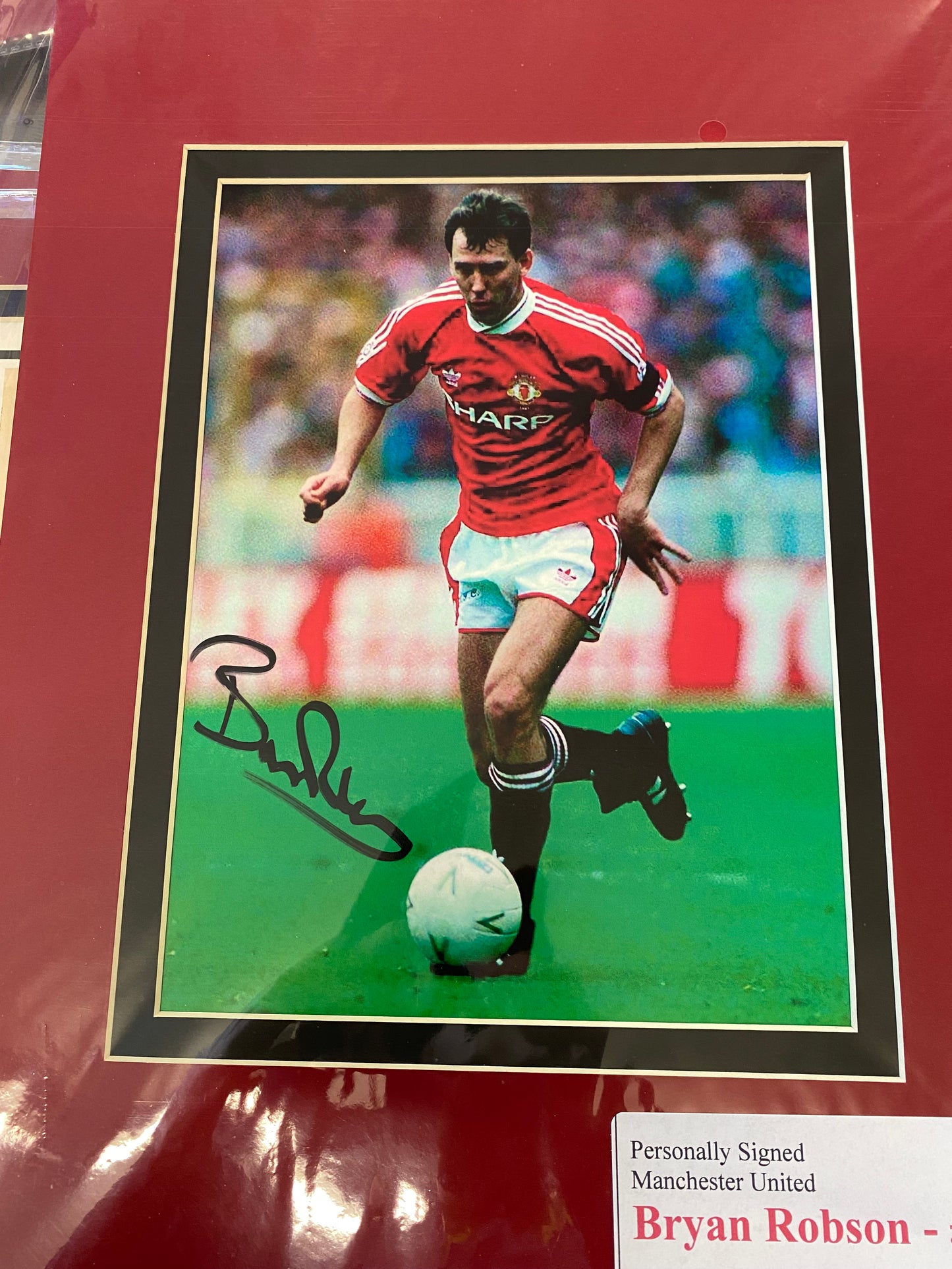 Manchester United Bryan Robson personally signed photograph