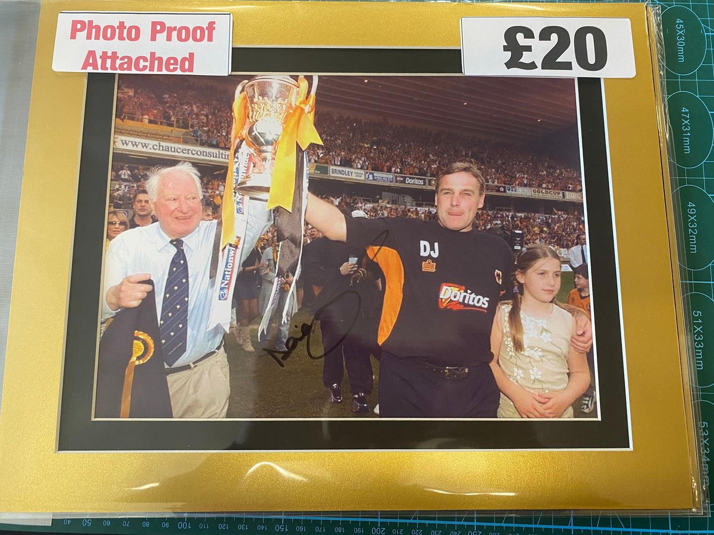 Wolverhampton Wanderers Manager Dave Jones personally signed photograph