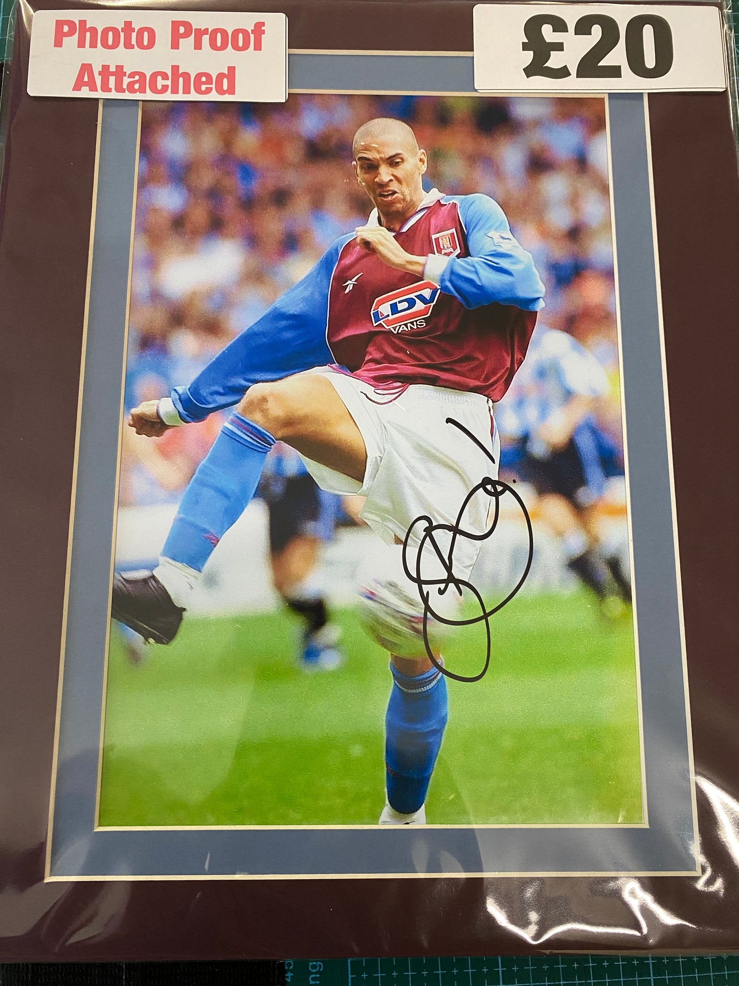 Aston Villa Stan Colleymore personally signed photograph