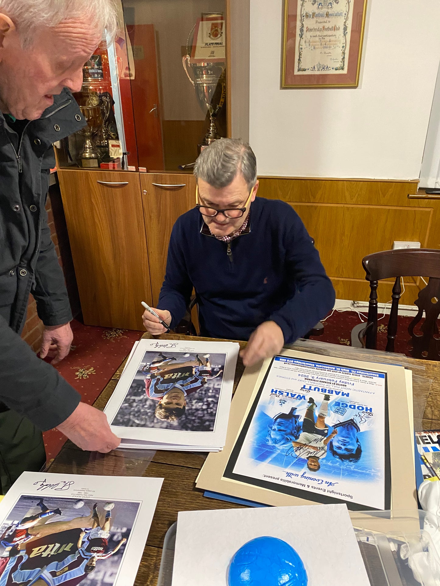 Tottenham Hotspur road sign print personally signed by Gary Mabbutt, Paul Walsh, Steve Hodge & Garry Brooke