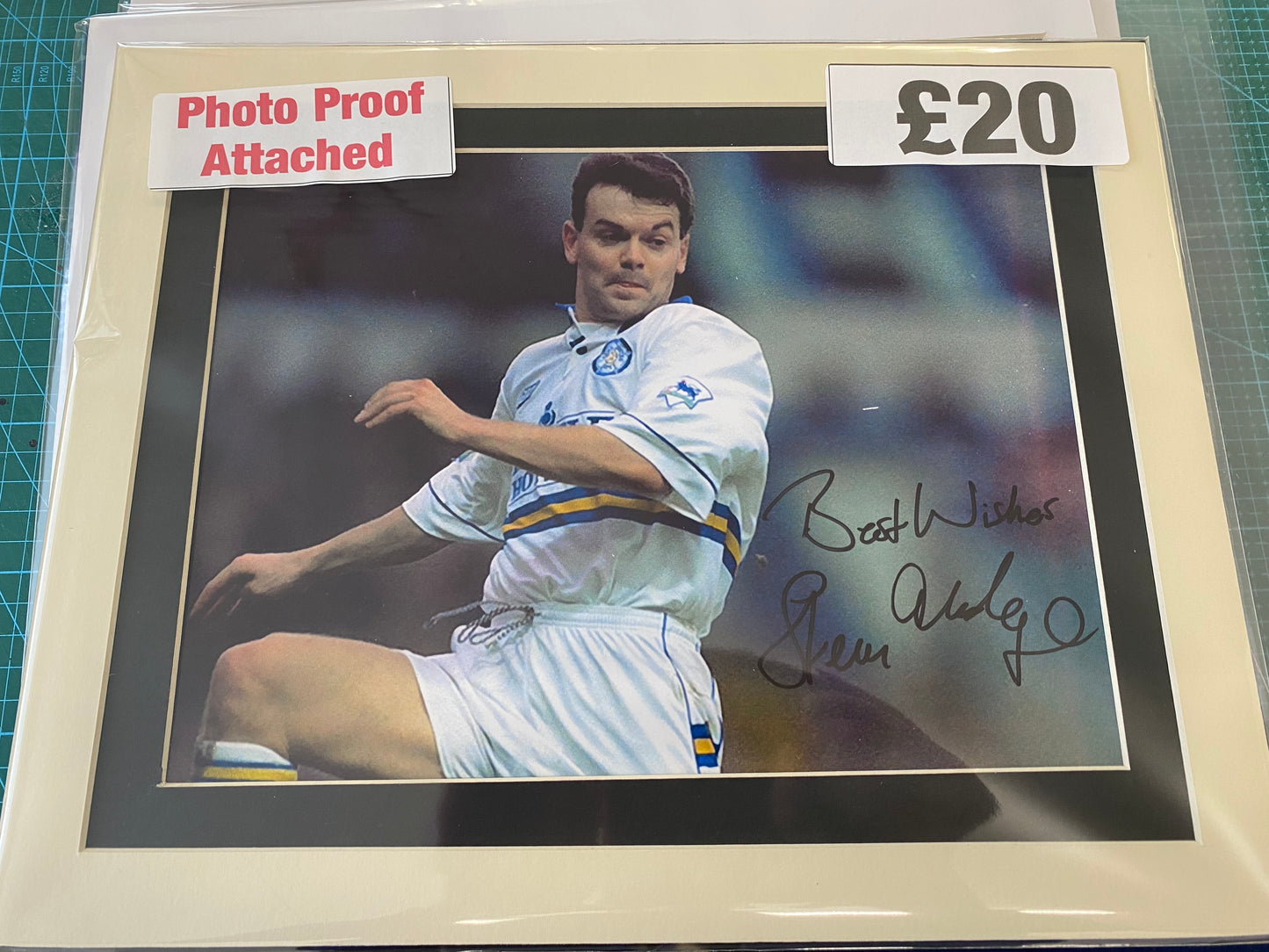 Leeds United Steve Hodge personally signed photograph