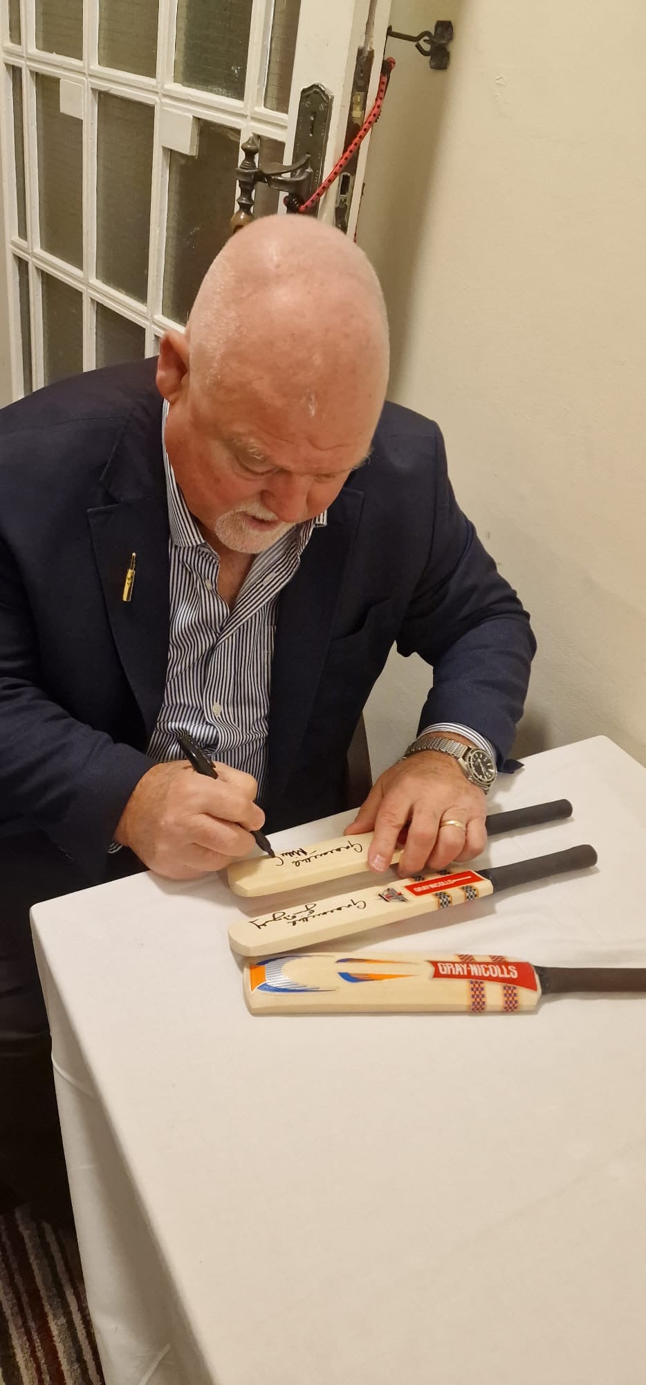 Cricket Mike Gatting personally signed mini cricket bat