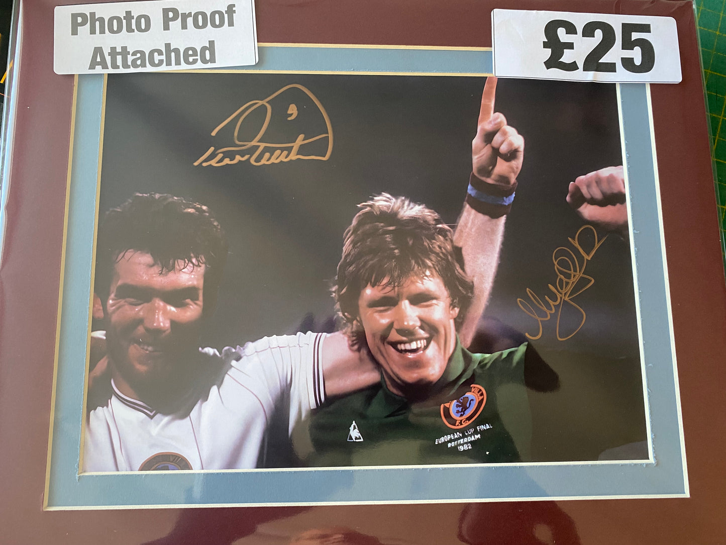 Aston Villa Peter Withe & Nigel Spink personally signed photograph 1982 European Cup Final